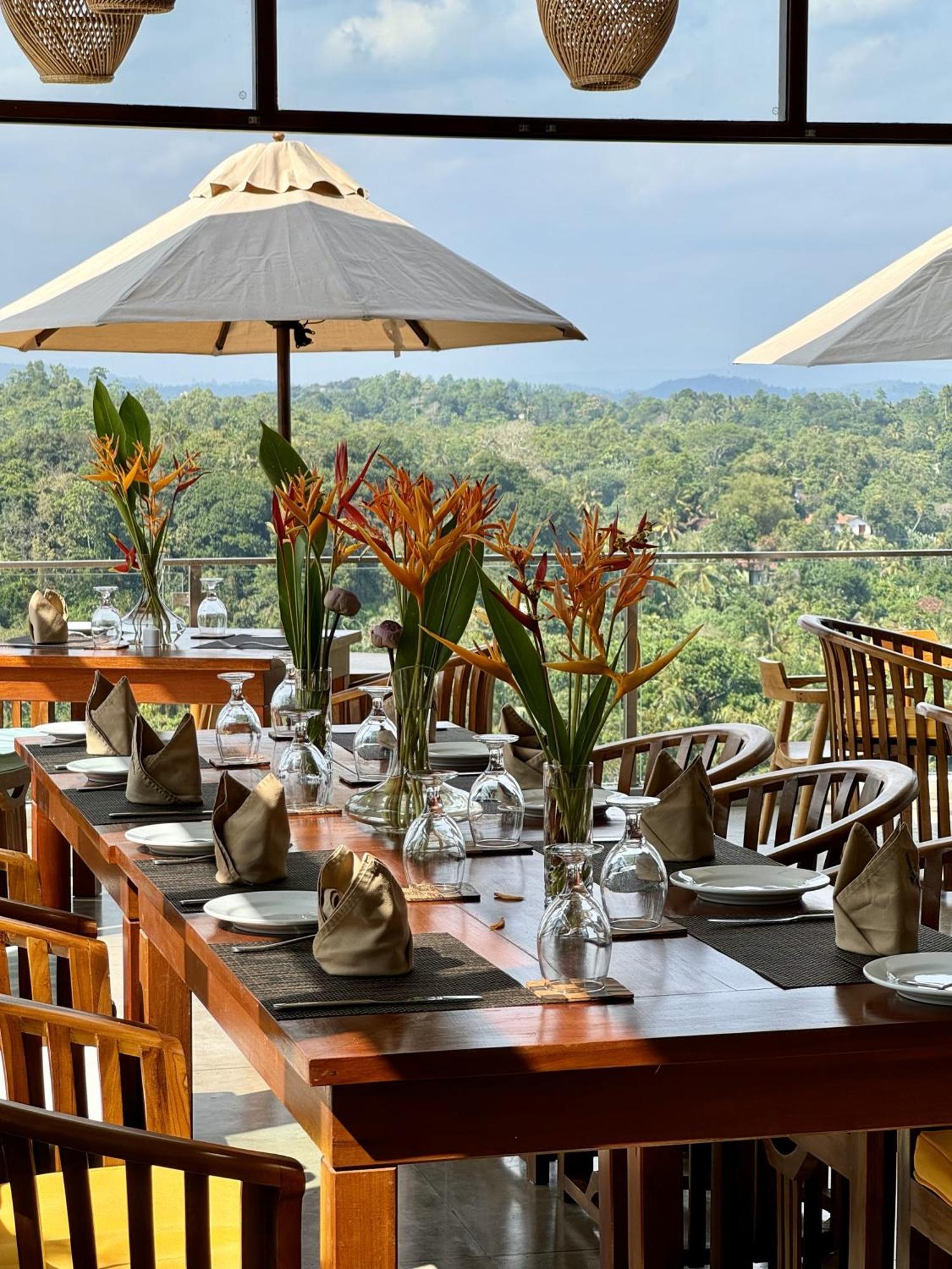 Coastline Boutique And 5*