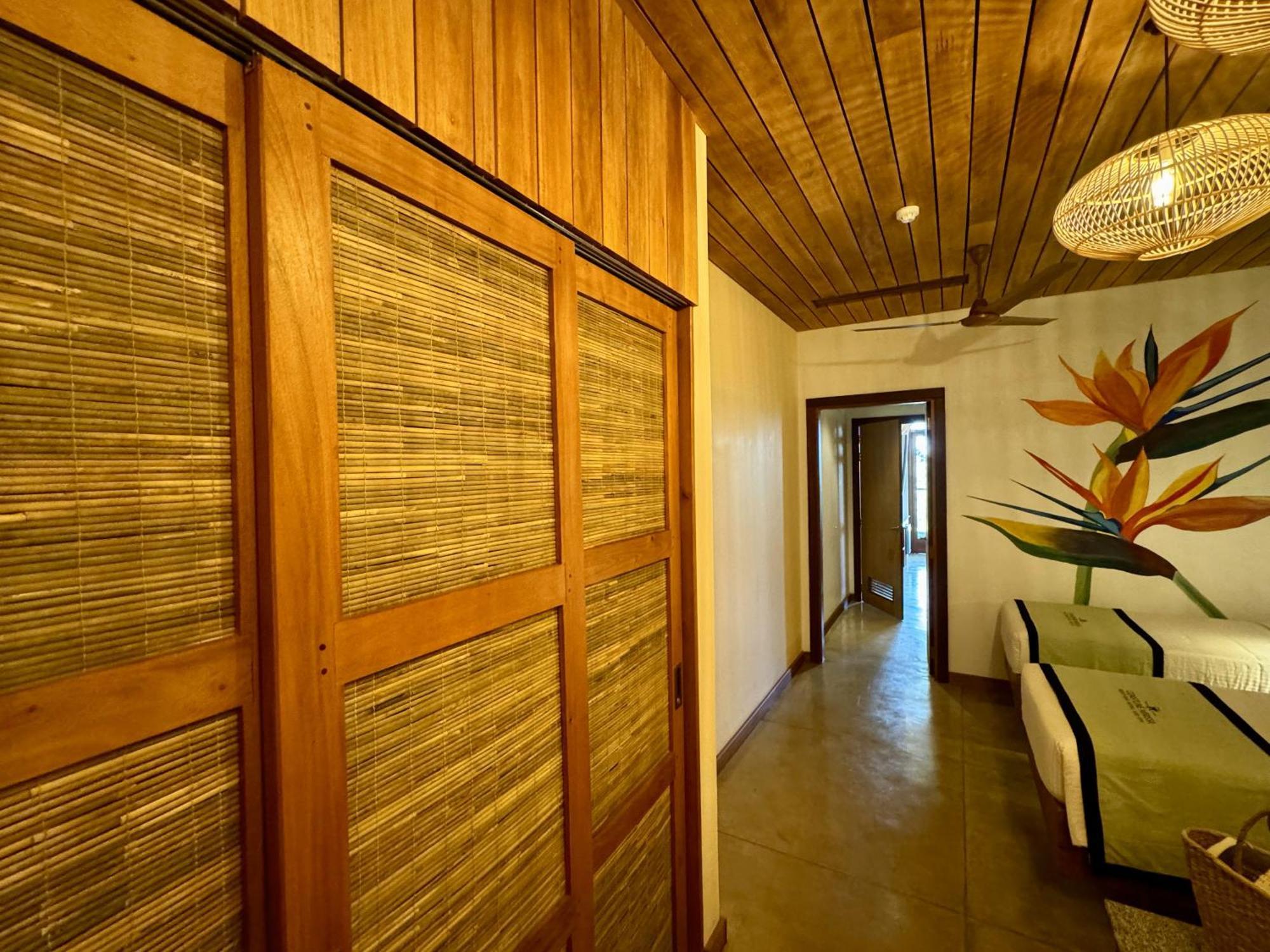 Hotel Coastline Boutique And 5*